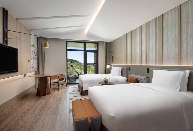 Premium room w/ mountain view, Crowne Plaza Chongli Resort, An Ihg