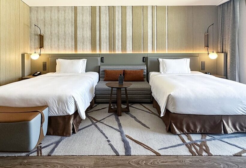 Premium room w/ mountain view, Crowne Plaza Chongli Resort, An Ihg