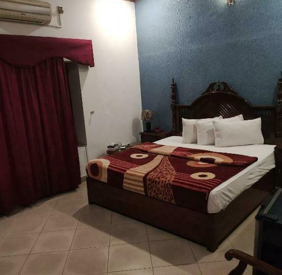 اتاق لوکس, Shelton Palace