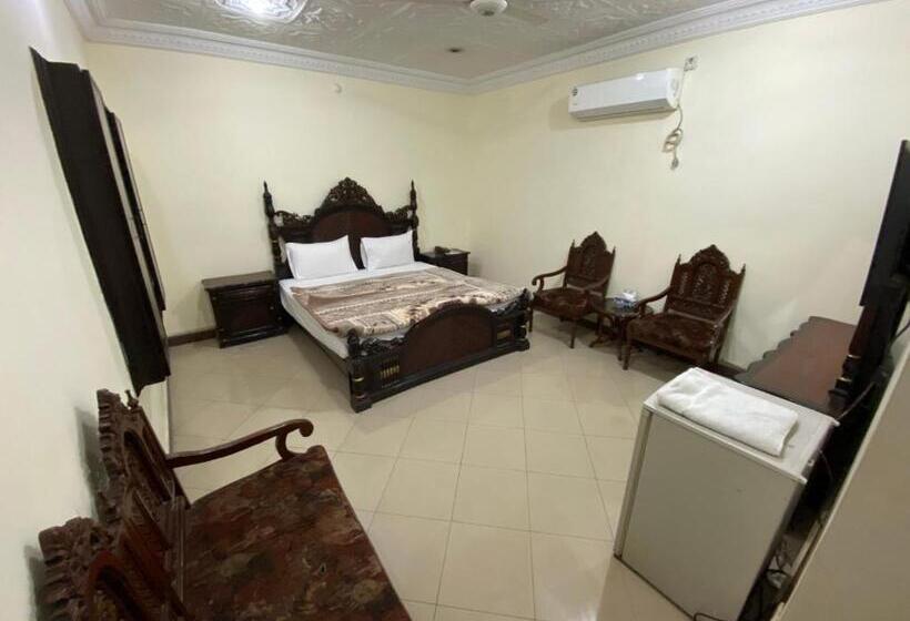 اتاق لوکس خانوادگی, Shelton Palace