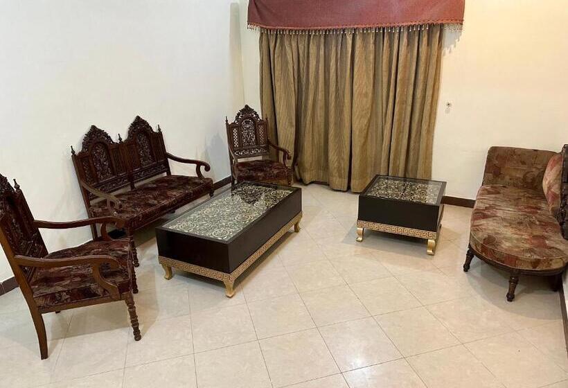 سوییت اجرایی, Shelton Palace