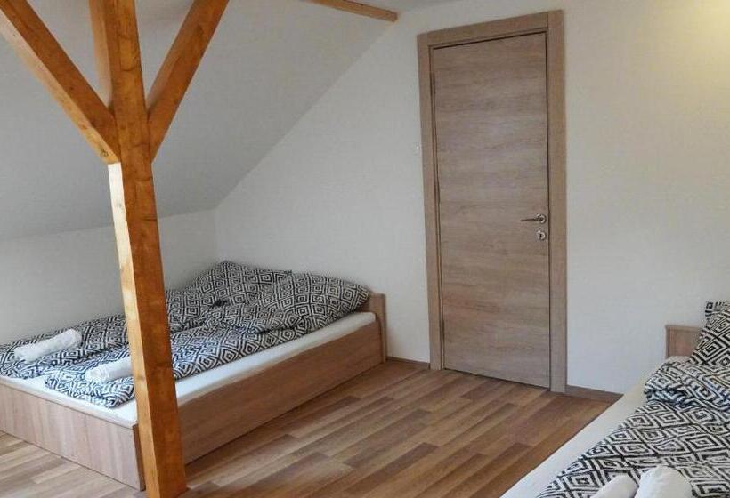 اتاق استاندارد سه نفره, Pajkos Póni Vendégház