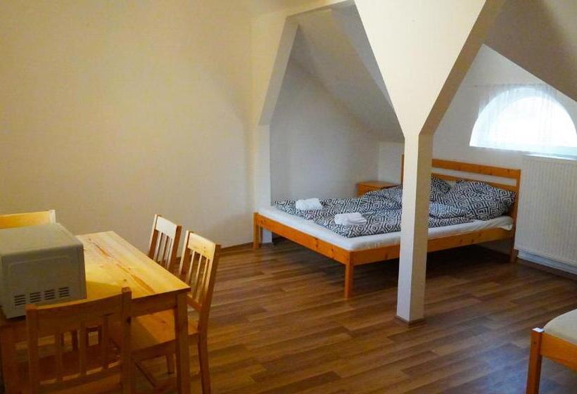 اتاق استاندارد سه نفره, Pajkos Póni Vendégház