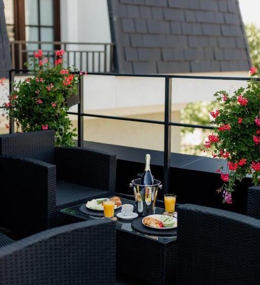 1 Bedroom Penthouse Apartment, Scandinavia Residence