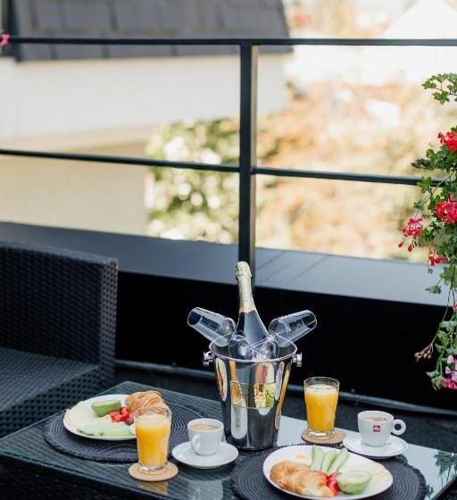1 Bedroom Penthouse Apartment, Scandinavia Residence