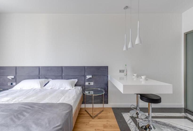 استودیوی استاندارد, Basis Apartments   Adults Only