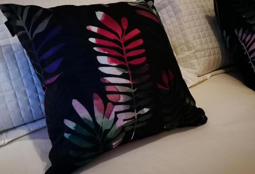 اتاق استاندارد با بالکن, Au Cachalot Caché Le Gîte Hôtel
