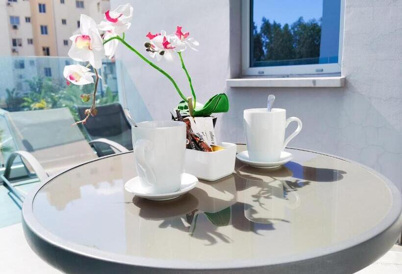 استودیو استاندارد با چشم‌انداز باغ, Mariandry Apartments