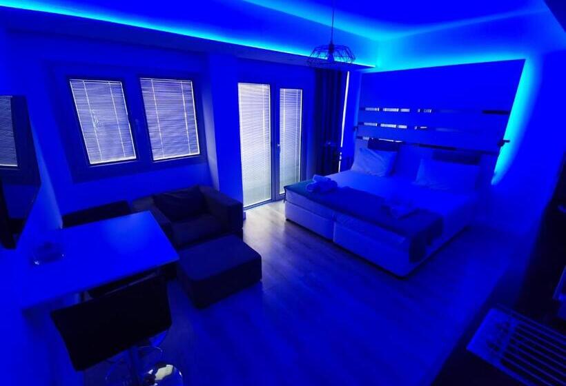 استودیوی لوکس, Mariandry Apartments