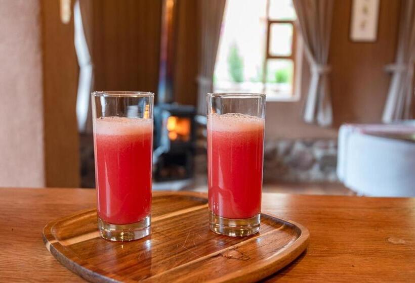 ویلای لوکس 1 خوابه, Unuwasi Hotel & Villa