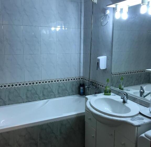 اتاق استاندارد با تخت بزرگ, Apartament In Regim Hotelier