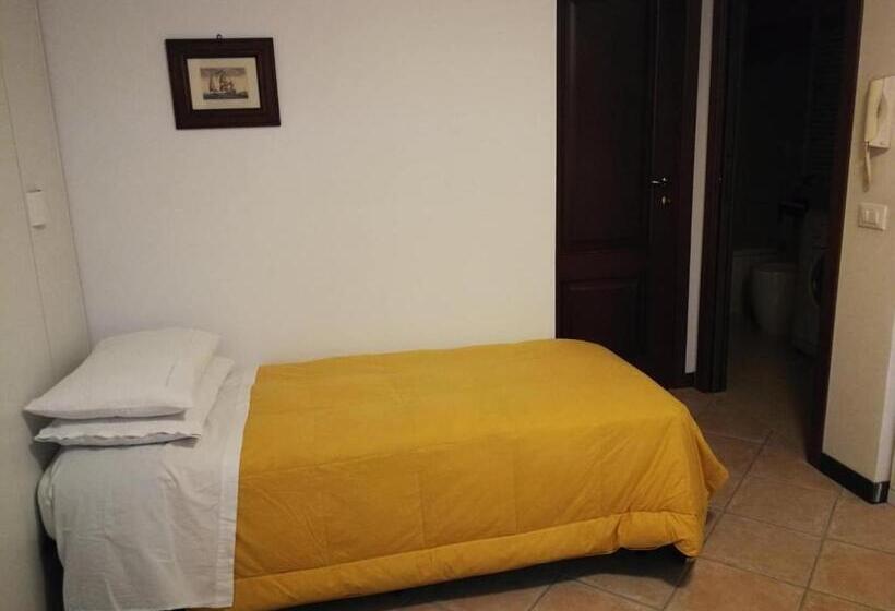 اتاق خانوادگی, Casa Di Amici