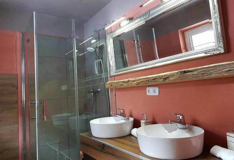 اتاق استاندارد با تراس, Haus Guentli