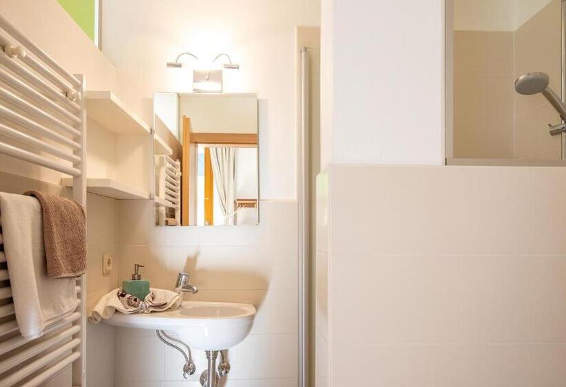 استودیوی استاندارد, Residence Alpenrose