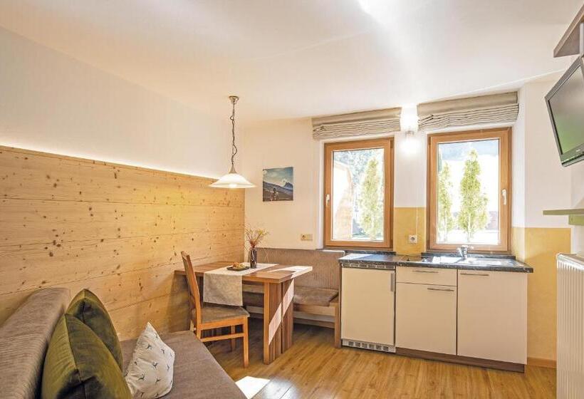 استودیوی استاندارد, Residence Alpenrose