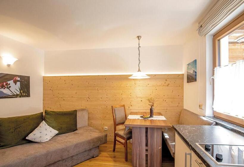استودیوی استاندارد, Residence Alpenrose
