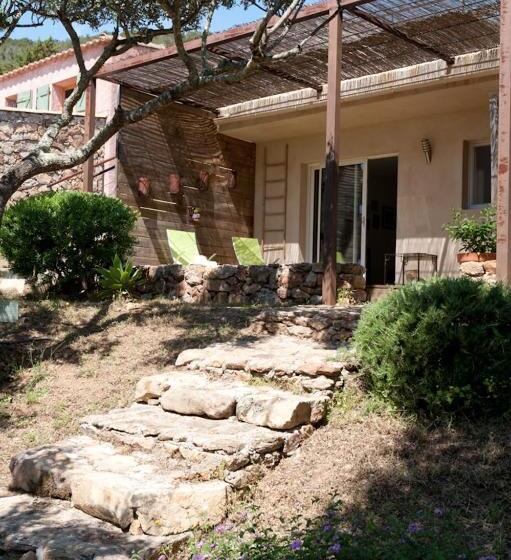 اتاق استاندارد سه نفره, Maison Tavolara