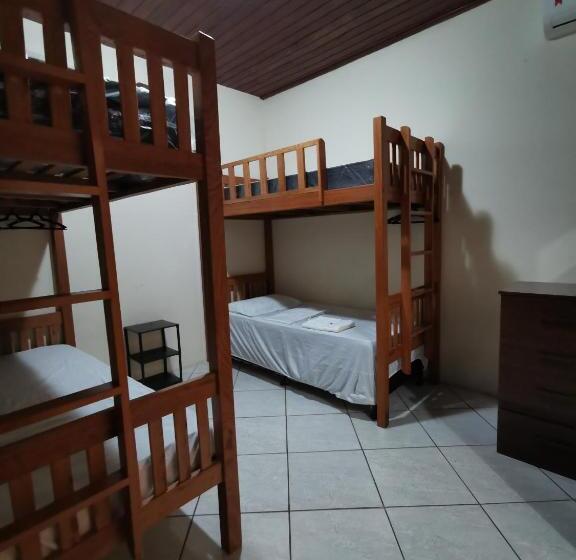 اتاق استاندارد چهار تخته, Sos Hostel