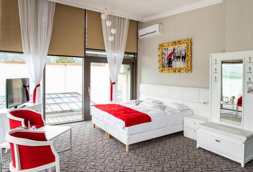 Superior suite with balcony, Roser House Boutique   Pe Malul Lacului Colibita