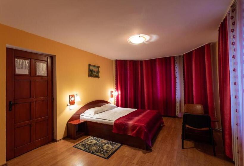 اتاق استاندارد سه نفره, Pensiunea Casa Porojan