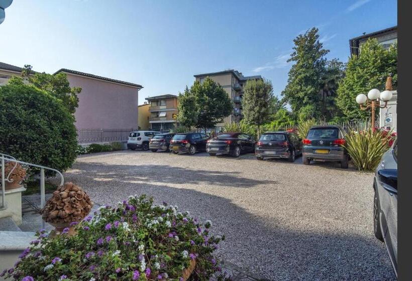 سوییت جونیور, Lucca In Azzurro Maison De Charme