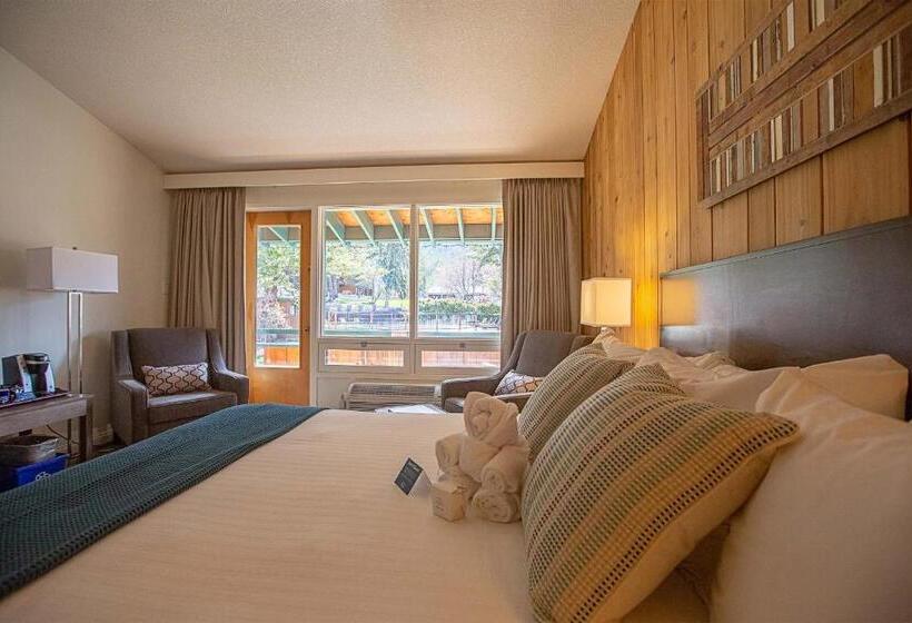 اتاق لوکس با تخت بزرگ, Fairmont Hot Springs Resort