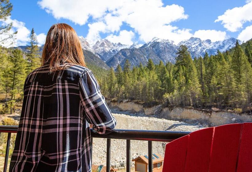 کلبه دلوکس, Fairmont Hot Springs Resort