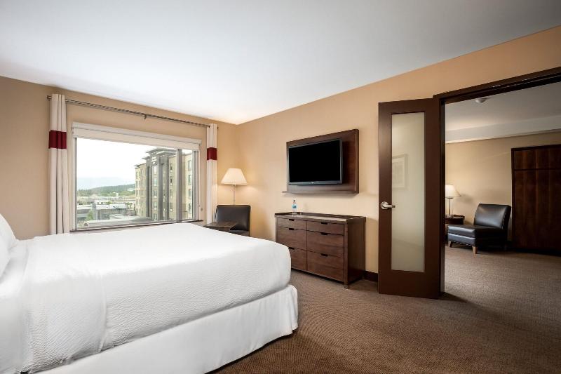 Suite Deluxe Letto King, Four Points By Sheraton Kelowna Airport