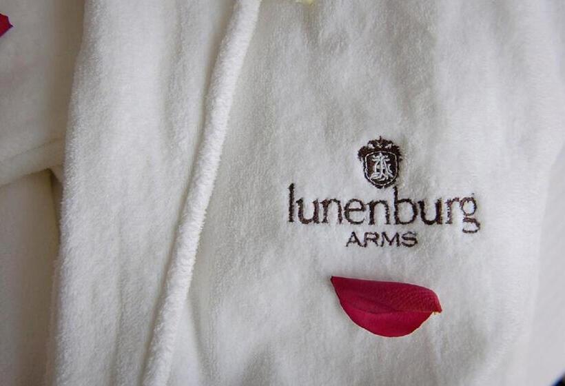 اتاق اجرایی با تخت بزرگ, Lunenburg Arms