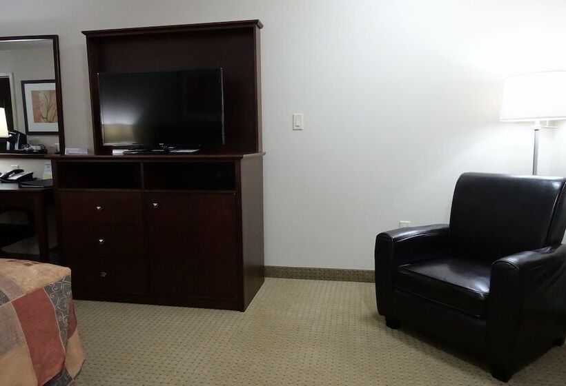 Superior Room, Ramada By Wyndham Weyburn