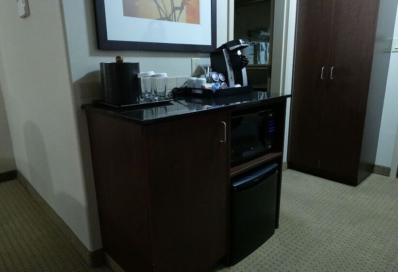 سوییت, Ramada By Wyndham Weyburn