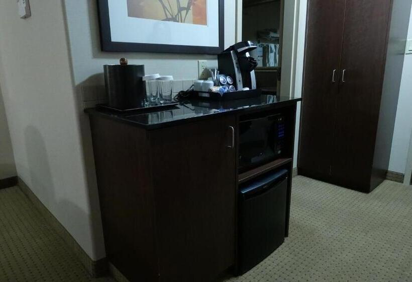 استودیوی استاندارد, Ramada By Wyndham Weyburn