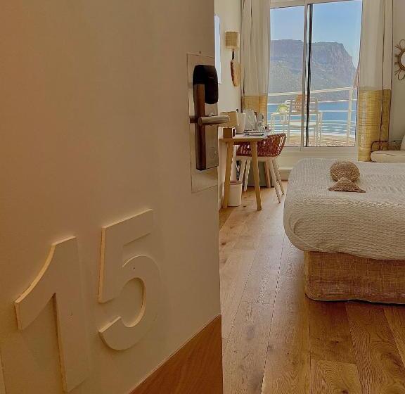 اتاق کلاسیک با چشم‌انداز دریا, De La Plage   Mahogany