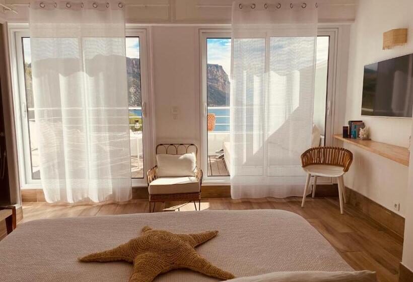 سوییت با چشم‌انداز دریا, De La Plage   Mahogany