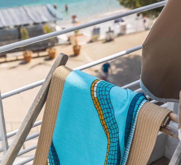 سوییت سوپریور با چشم‌انداز دریا, De La Plage   Mahogany
