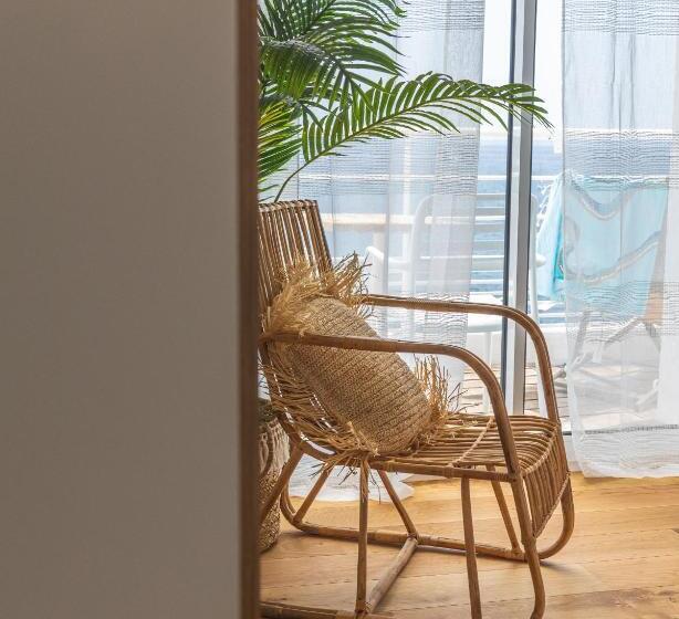 سوییت سوپریور با چشم‌انداز دریا, De La Plage   Mahogany