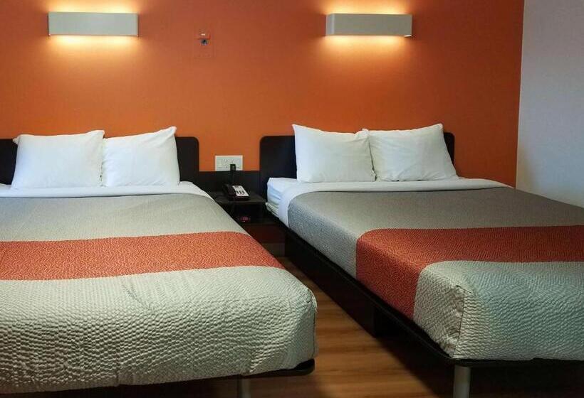 اتاق لوکس چهار تخته, Motel 6 Cranbrook, Bc