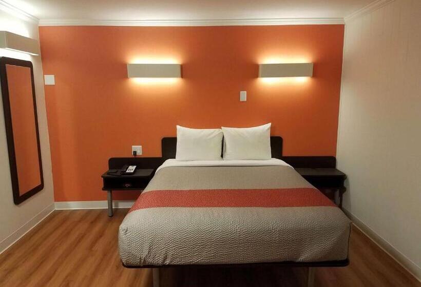 سوییت لوکس, Motel 6 Cranbrook, Bc