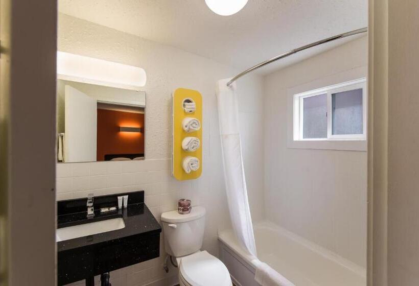 اتاق استاندارد با 2 تخت دوبل, Motel 6 Cranbrook, Bc