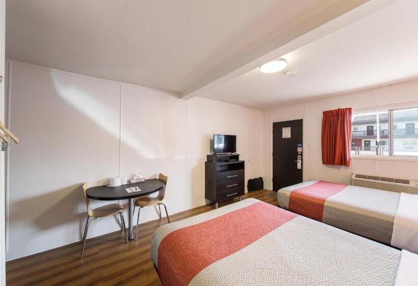 اتاق استاندارد با 2 تخت دوبل, Motel 6 Cranbrook, Bc