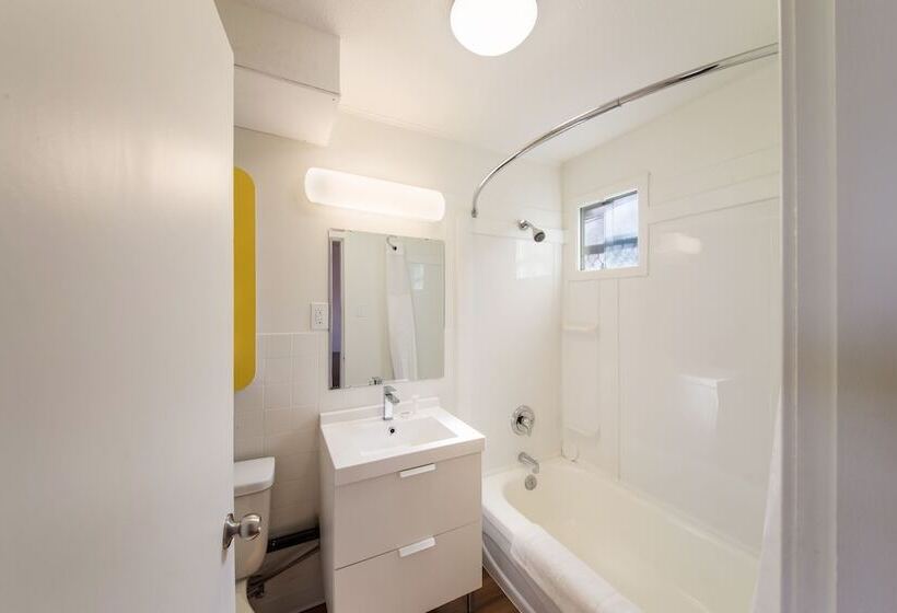 اتاق لوکس, Motel 6 Cranbrook, Bc