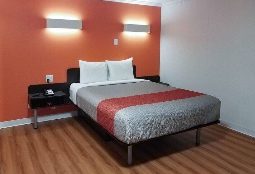 اتاق لوکس, Motel 6 Cranbrook, Bc