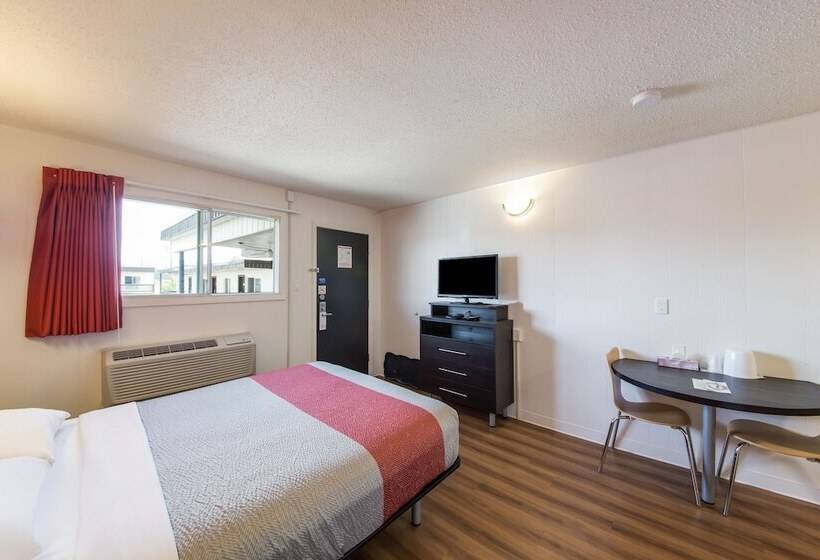 اتاق لوکس, Motel 6 Cranbrook, Bc