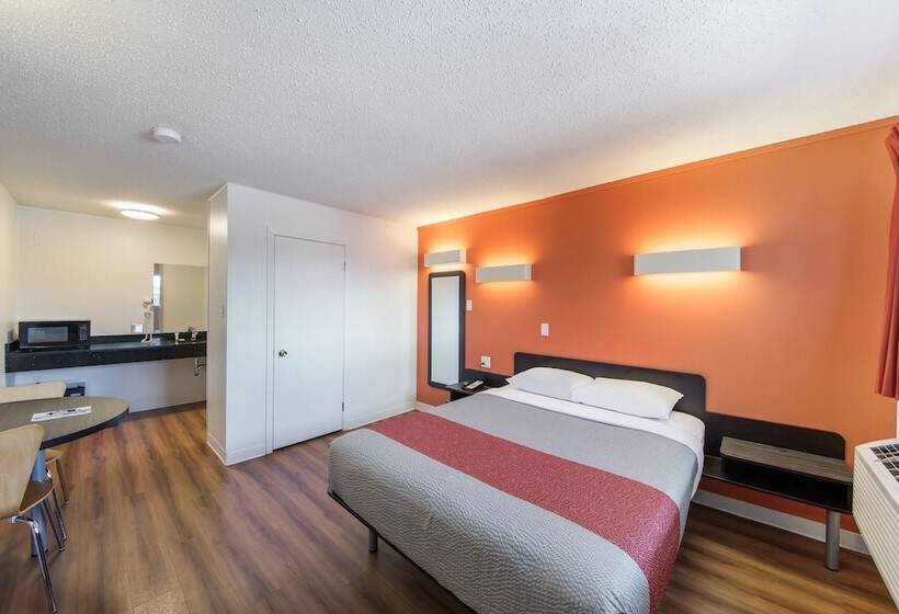 اتاق لوکس, Motel 6 Cranbrook, Bc