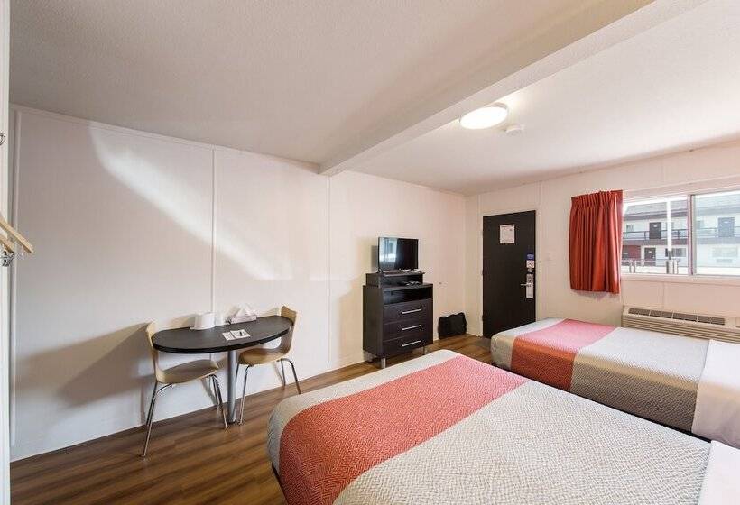 سوییت لوکس, Motel 6 Cranbrook, Bc