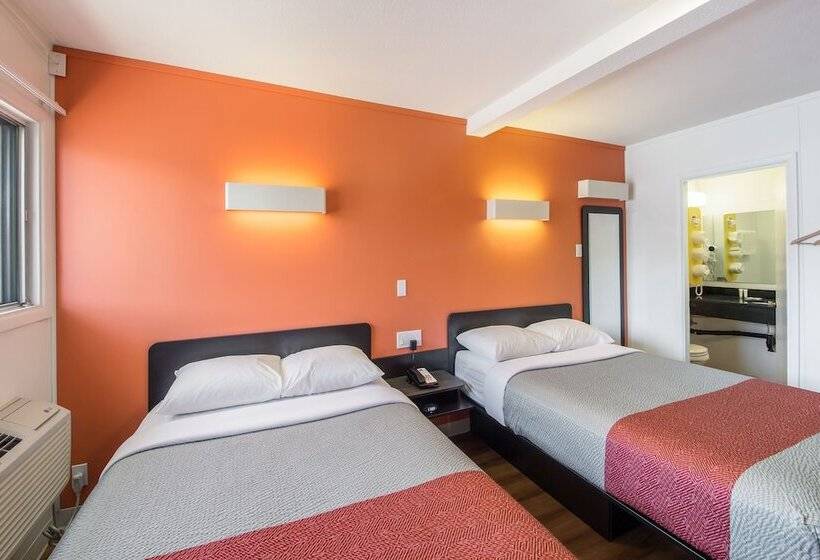 سوییت لوکس, Motel 6 Cranbrook, Bc