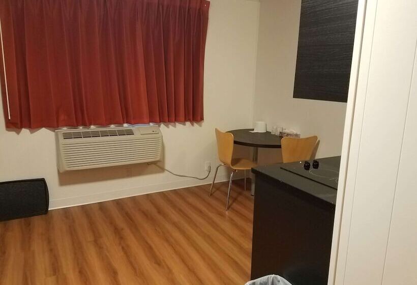 سوییت لوکس, Motel 6 Cranbrook, Bc