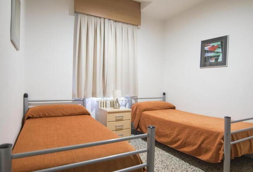 Bed in Shared Room, Albergue Inturjoven Granada