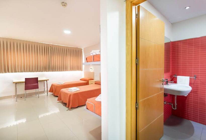 Bed in Shared Room with Shared Bathroom, Albergue Inturjoven Sevilla