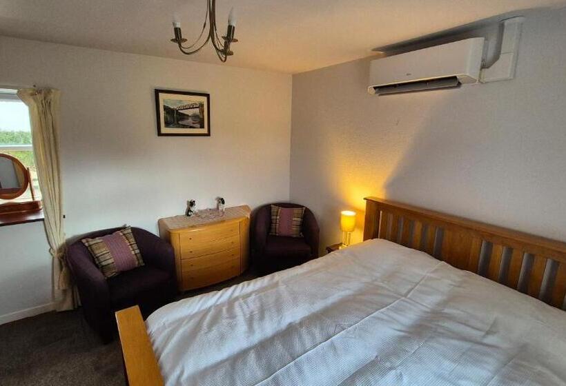 اتاق استاندارد, Hawthorn Self Catering Cottages